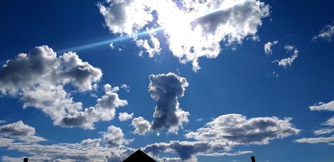 Kodakblå himmel, værsågod  :-)